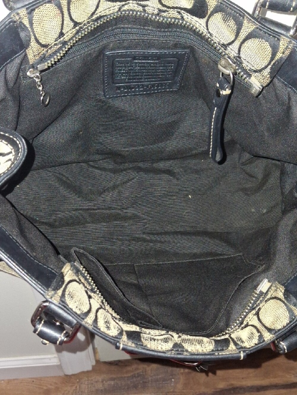 Coach Hamptons Signature Carryall Tote - Picture 3 of 14